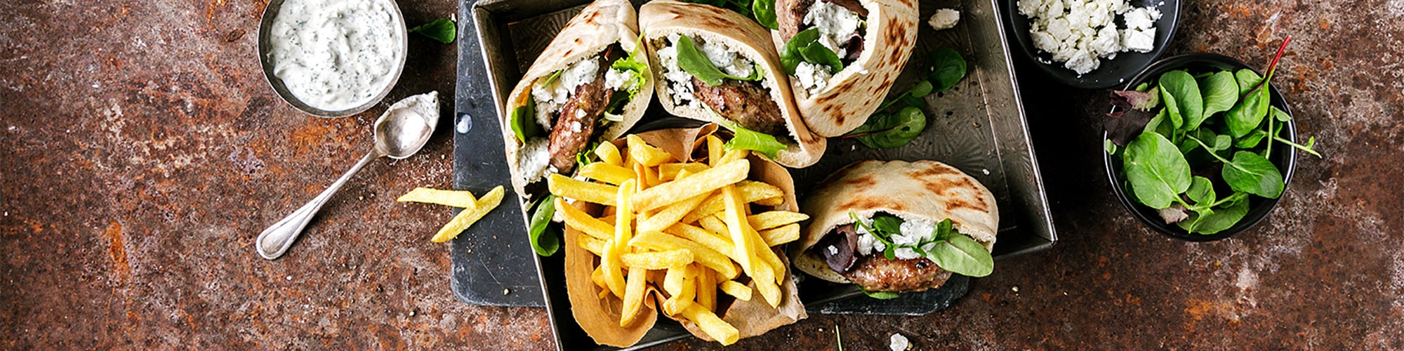 Farmburger Pita Sandwich mit Joghurt-Minze-Sauce