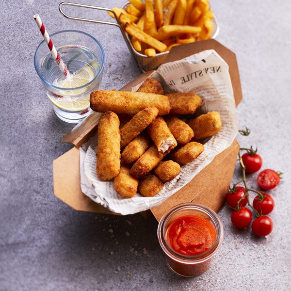 Fish & Chips-Sticks mit Paprika-Tomaten-Sauce