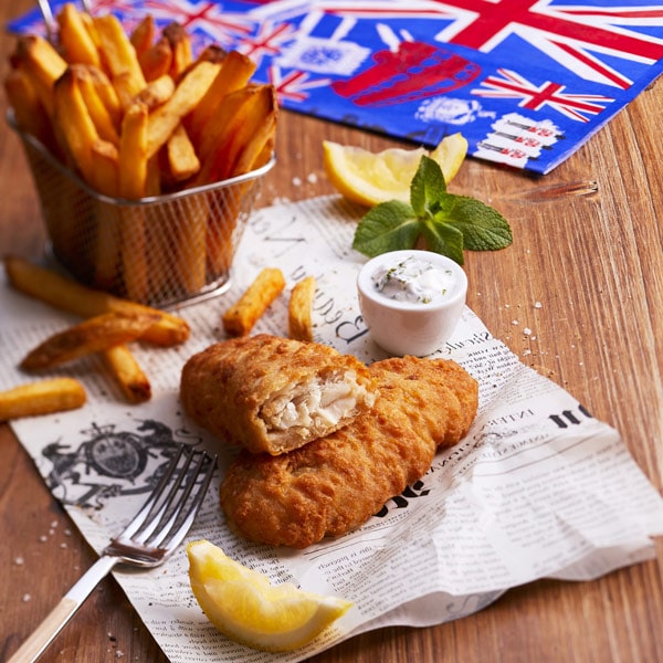 Fish & Chips Original mit Joghurt-Minze-dip und Zitrone