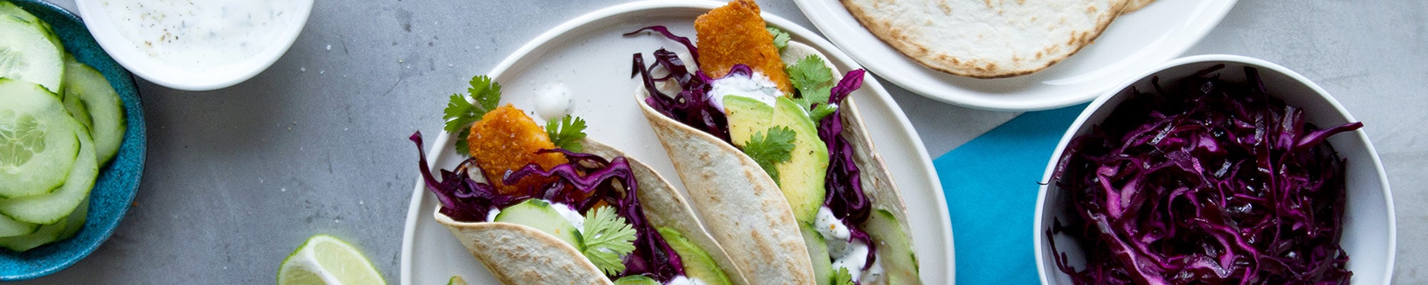 Fischstäbli-Tortillas mit Rotkabissalat